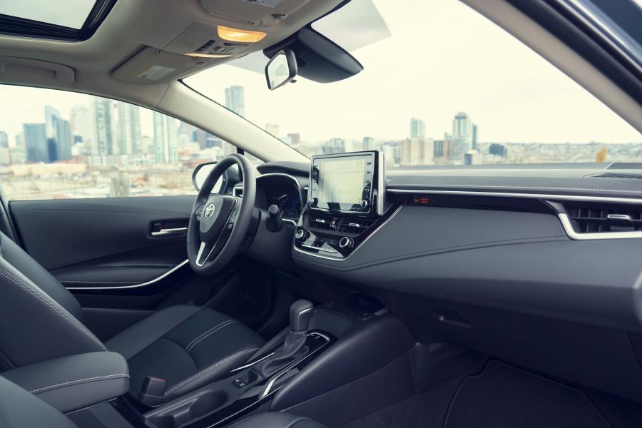 Интерьер Toyota Corolla XLE Sedan 2019 года  (NA) (фото 19 из 40)